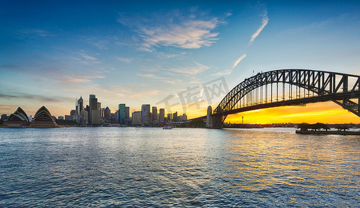 剧烈的全景日落照片悉尼港口
