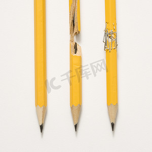 三支铅笔。