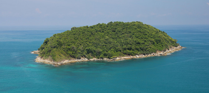 蓝色大海中的泰国岛