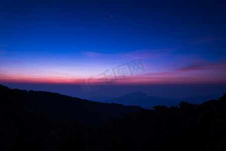 封面大气背景摄影照片_Chiengmai, doi inthanon, 泰国, 日出景观