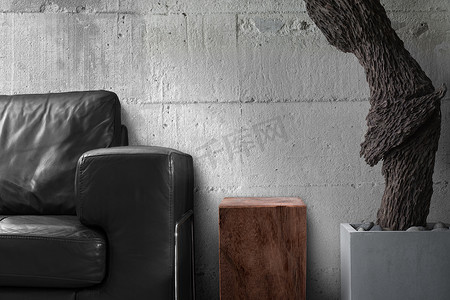 黑色沙发木桌和老式木雕硬质混凝土墙