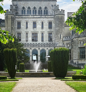 乡村设计摄影照片_夏季的 Ashridge House 和花园，说明性社论