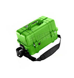 带扳手套装的绿色机械师基本工具箱