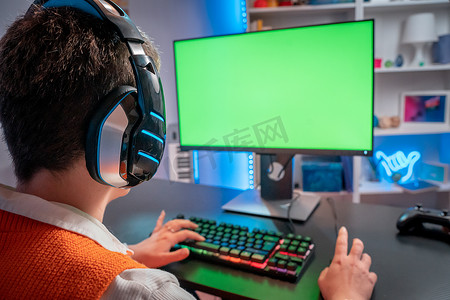 在霓虹灯工作室中使用绿屏模型显示无法识别的游戏玩家流式视频游​​戏