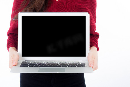 空白笔记摄影照片_快乐的女商人如何使用空白笔记本电脑或笔记本屏幕 isola
