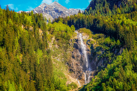 奥地利蒂罗尔因斯布鲁克附近 Green Stubai 山谷的高山农场