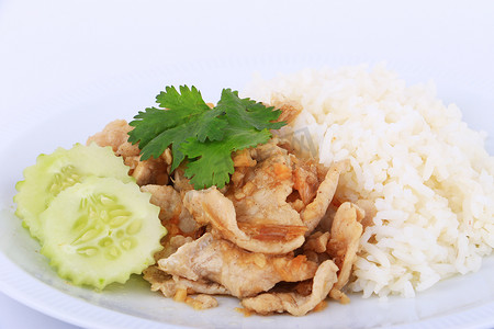 泰国最喜欢的菜，大蒜炒猪肉片，米饭和黄瓜