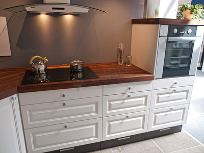 现代古典设计的木制厨房