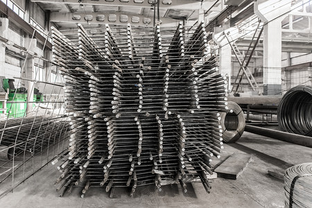 螺纹钢摄影照片_厂房混凝土结构加固。