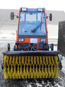 冬季 - 丹麦的扫雪拖拉机