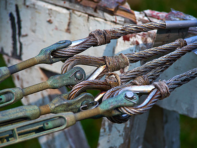 吊索摄影照片_带安全锚的重型强力钢丝绳索吊索