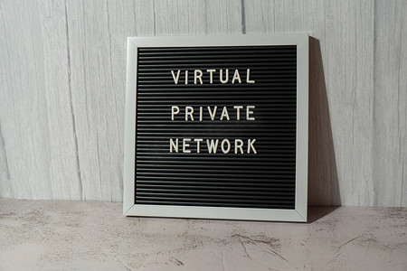 带有虚拟专用网络 VPN 创建互联网协议文本的信板，用于保护专用网络匿名安全和安全的小工具互联网访问