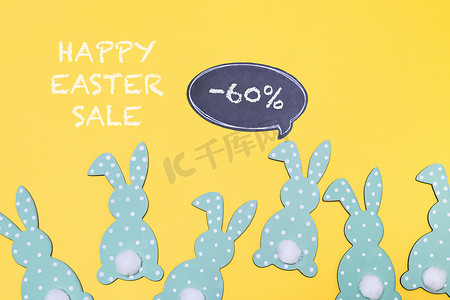 季节促销海报摄影照片_假日促销组合复活节销售兔子和短信