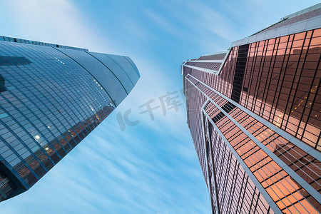 莫斯科市商业中心的摩天大楼和蓝天白云。
