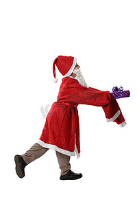 戴圣诞帽的男孩摄影照片_戴着圣诞帽的男孩带着礼物