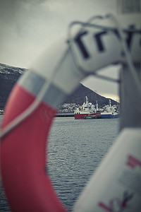 挪威特罗姆瑟港的救生圈。