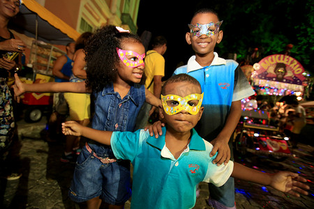 萨尔瓦多狂欢节的孩子们