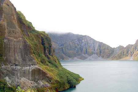菲律宾三描礼士省皮纳图博火山口湖