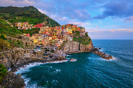 日落的 Manarola 村，五渔村，利古里亚，意大利