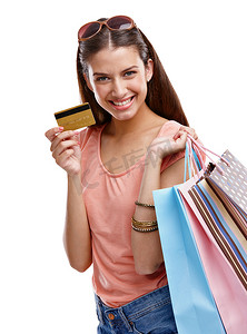 用于购物的女性、信用卡和工作室肖像、用于产品销售的白色背景和独立工作室。