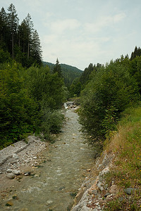 奥地利萨尔茨堡 Leogang 附近的 Leoganger Ache 山河景观