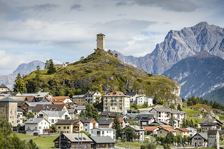 瑞士阿尔卑斯山 Engadine Ardez 村田园诗般的风景