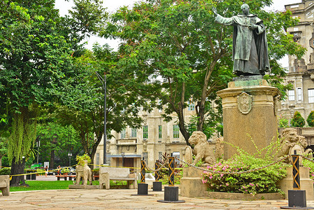 圣托马斯大学米格尔德贝纳维德斯雕像在马尼拉，