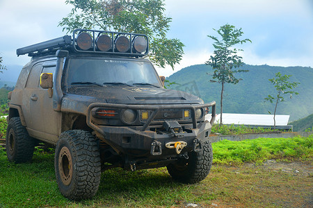 suv摄影照片_丰田 FJ Cruiser SUV 越野车在菲律宾黎刹 Tanay 成立