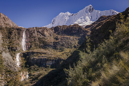 白雪皑皑的安第斯山脉白雪皑皑的科迪勒拉布兰卡瀑布和瓦斯卡兰地块，安卡什，秘鲁