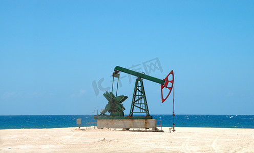 古巴土壤上的石油开采
