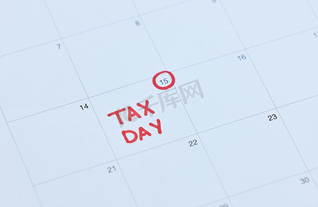 档案日摄影照片_纳税日、日历时间表和政府法律合规截止日期提醒、提交所得税申报表或自我评估。