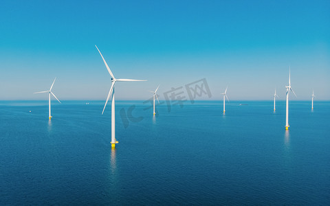 中电摄影照片_荷兰阳光明媚的蓝天风车公园，海洋中最大的风车公园