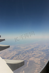 从高海拔的飞机窗口查看南非。