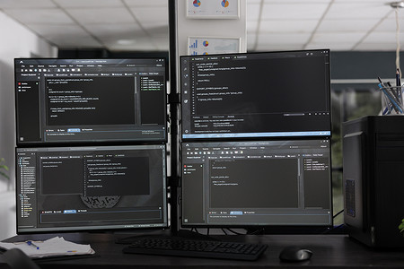办公桌上的计算机显示器编译编程 html 数据