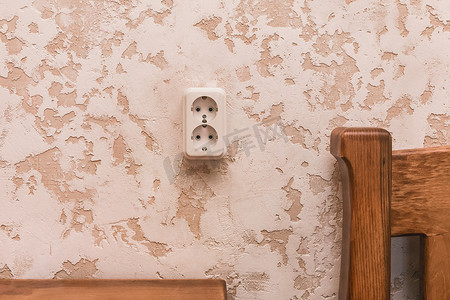 现代室内石膏墙上的双插座