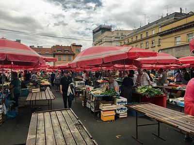 克罗地亚萨格勒布的街头食品和纪念品市场