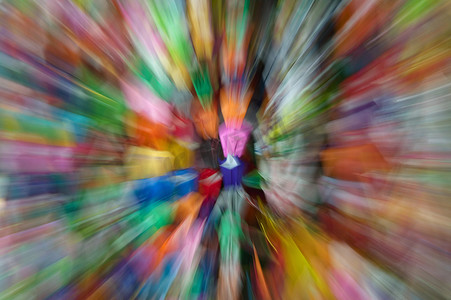 同心度摄影照片_日本广岛和平纪念公园彩色纸鹤特写