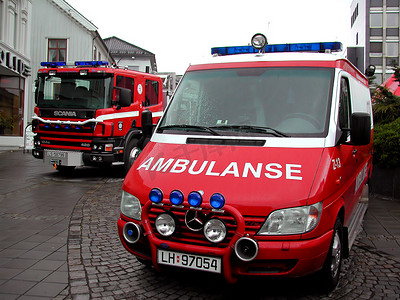 健康110摄影照片_挪威救护车和救火车。