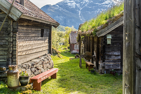 挪威奥特内斯这个历史悠久的古老农庄的木屋景观