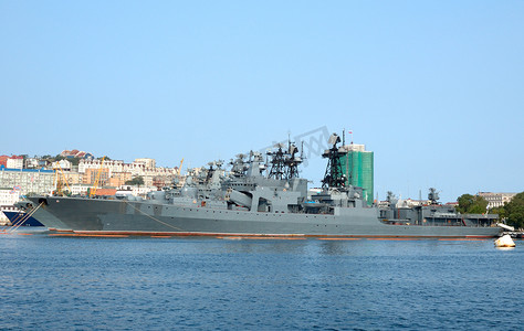 蓝色莫兰迪ppt模板摄影照片_俄罗斯军港符拉迪沃斯托克。