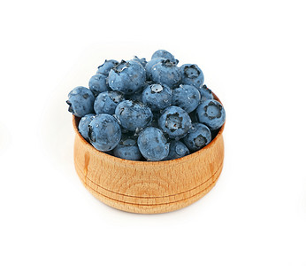 木碗里的蓝莓在白色上紧闭
