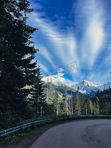 波兰扎科帕内 Polish Tatry 山脉的 Morskie Oko 湖雪山小屋。