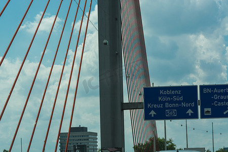 高速桥摄影照片_莱茵河上的高速公路桥