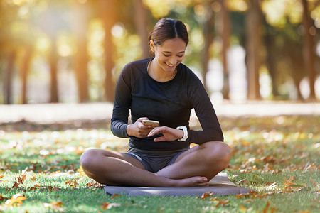 在澳大利亚，健身、电话和带手表的女性可以跟踪训练时间、锻炼计划和进度。