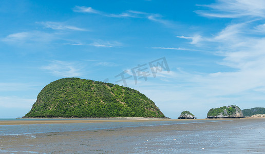 高能拆盲盒摄影照片_Ko Nom Sao 在 Sam Roi Yod 海滩 Prachuap Khiri Khan 泰国