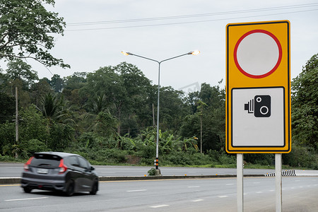 交通标志显示、空白限速和测速相机标志