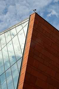波兰格但斯克 2022 年 5 月。第二次世界大战博物馆现代外观与玻璃立面。