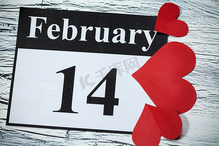 2 月 14 日，情人节，红纸心
