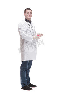 有实验室烧瓶的愉快的男性医生。