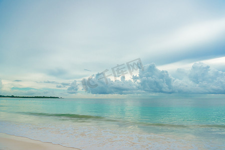 海边酒店摄影照片_在加勒比海滩的海岸在区域Hoteleria 在坎昆。